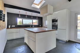 
                                                                                        Vente
                                                                                         Maison 7 pièces