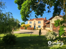 
                                                                                        Vente
                                                                                         Maison 7 pièces