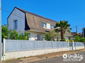 
                                                                                        Vente
                                                                                         Maison 7 pièces, calme, grands volumes, lumineuse