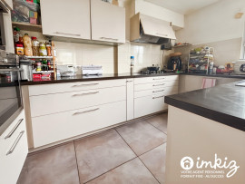 
                                                                                        Vente
                                                                                         Maison 7 pièces, calme, grands volumes, lumineuse