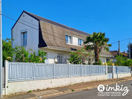 
                                                                                        Vente
                                                                                         Maison 7 pièces, calme, grands volumes, lumineuse