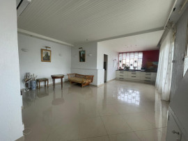 
                                                                                        Vente
                                                                                         Maison 7 pièces, calme, grands volumes, lumineuse