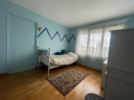 
                                                                                        Vente
                                                                                         Maison 7 pièces, calme, grands volumes, lumineuse