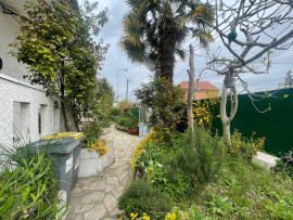 
                                                                                        Vente
                                                                                         Maison 7 pièces, calme, grands volumes, lumineuse