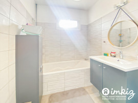 
                                                                                        Vente
                                                                                         Maison 8 pièces