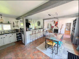 
                                                                                        Vente
                                                                                         Maison 8 pièces