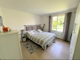 
                                                                                        Vente
                                                                                         Maison 8 pièces