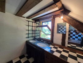 
                                                                                        Vente
                                                                                         Maison 8 pièces