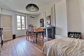 
                                                                                        Vente
                                                                                         Maison 8 pièces