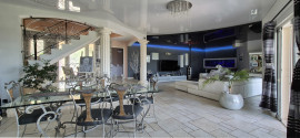 Vente
Maison 8 pièces de 365 m² sur 1800 m² de terrain