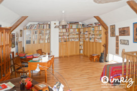 
                                                                                        Vente
                                                                                         Maison 9 pièces pierres et poutres apparentes