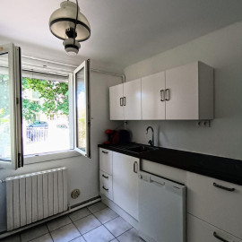 
                                                                                        Location
                                                                                         Maison à 10 minutesdes remparts à pieds