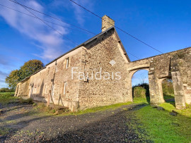 
                                                                                        Vente
                                                                                         Maison à rénover sur près de 5000 m2 de terrain