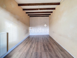 
                                                                                        Vente
                                                                                         Maison à rénover sur près de 5000 m2 de terrain