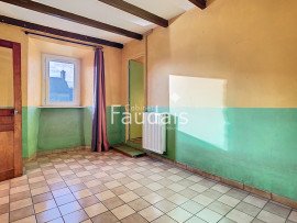 
                                                                                        Vente
                                                                                         Maison à rénover sur près de 5000 m2 de terrain