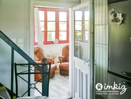 
                                                                                        Vente
                                                                                         Maison atypique avec véranda et jardin