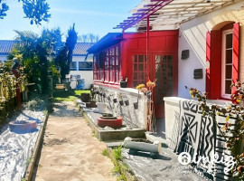 
                                                                                        Vente
                                                                                         Maison atypique avec véranda et jardin