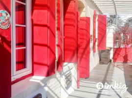 
                                                                                        Vente
                                                                                         Maison atypique avec véranda et jardin