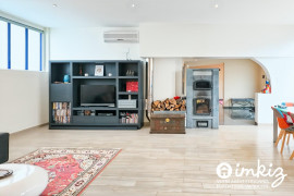 
                                                                                        Vente
                                                                                         Maison atypique, luminosité + piscine