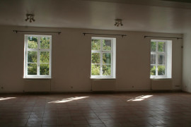 
                                                                                        Location
                                                                                         Maison au calme 350m2, grand séjour 120m2 , jardin