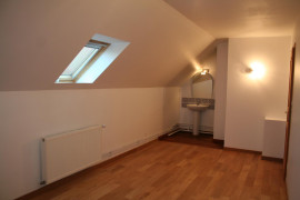 
                                                                                        Location
                                                                                         Maison au calme ,lumineuse avec jardin