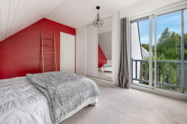 
                                                                                        Vente
                                                                                         Maison avec piscine intérieure à Guérande - Proche de la Mer et des commodités