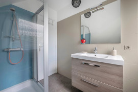 
                                                                                        Vente
                                                                                         Maison avec piscine intérieure à Guérande - Proche de la Mer et des commodités