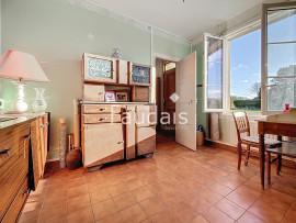 
                                                                                        Vente
                                                                                         Maison avec potentiel d'agrandissement et grand terrain à 10