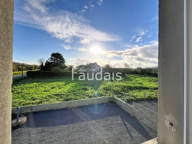 
                                                                                        Vente
                                                                                         Maison avec potentiel d'agrandissement et grand terrain à 10