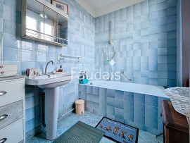 
                                                                                        Vente
                                                                                         Maison avec potentiel d'agrandissement et grand terrain à 10