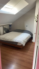 
                                                                                        Location
                                                                                         Maison bien placée et tranquille.