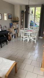 
                                                                                        Location
                                                                                         Maison bien placée et tranquille.