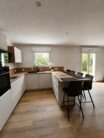 
                                                                                        Location
                                                                                         Maison calme pour famille ou professionnels, DPE A