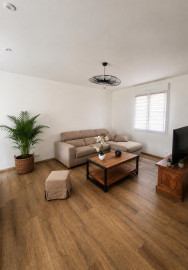 
                                                                                        Location
                                                                                         Maison calme pour famille ou professionnels, DPE A