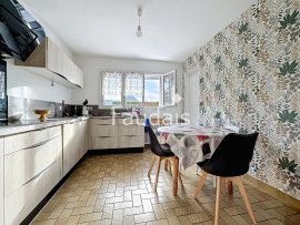 
                                                                                        Vente
                                                                                         Maison centre ville de Saint-Lô 3 chambres  -529 m2 de terra