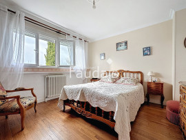 
                                                                                        Vente
                                                                                         Maison centre ville de Saint-Lô 3 chambres  -529 m2 de terra