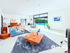 
                                                                                        Vente
                                                                                         Maison contemporaine avec piscine et jardin