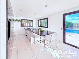 
                                                                                        Vente
                                                                                         Maison contemporaine avec piscine et jardin