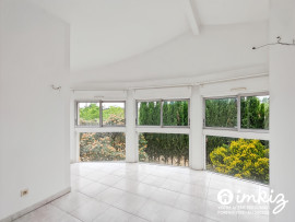 
                                                                                        Vente
                                                                                         Maison d architecte de 7 pièces avec grand terrain