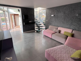 
                                                                                        Vente
                                                                                         Maison d architecte d'exception avec piscine