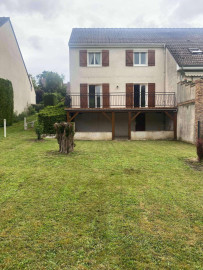 
                                                                                        Location
                                                                                         Maison dans résidence tranquille