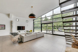 Vente
Maison d'architecte 7 p, piscine, avec 5700 m²