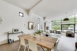 Vente
Maison d'architecte 7 p, piscine, avec 5700 m²