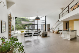 Vente
Maison d'architecte 7 p, piscine, avec 5700 m²