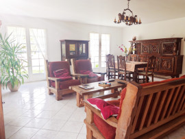 Vente
Maison de 140m2- 3 chambres- Piscine- Garage-