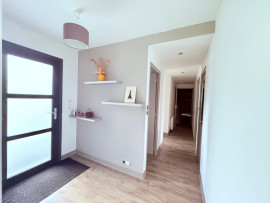 
                                                                                        Vente
                                                                                         Maison de 170m2; 4 chambres avec dépendances et garages 3780m2 de terrain