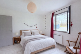 
                                                                                        Vente
                                                                                         Maison de 170m2; 4 chambres avec dépendances et garages 3780m2 de terrain