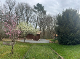 
                                                                                        Vente
                                                                                         Maison de 170m2; 4 chambres avec dépendances et garages 3780m2 de terrain