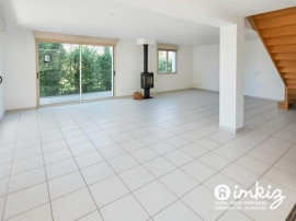
                                                                                        Vente
                                                                                         Maison de 2013 avec 5 pièces + garage et carport