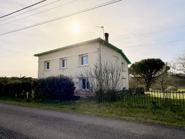 
                                                                                        Vente
                                                                                         Maison de campagne de 7 pièces et hangar